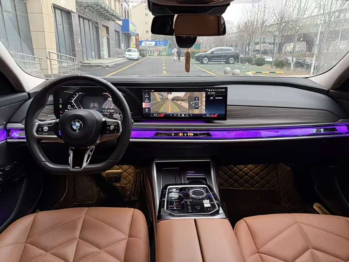 Photo 8 - BMW 7 Series