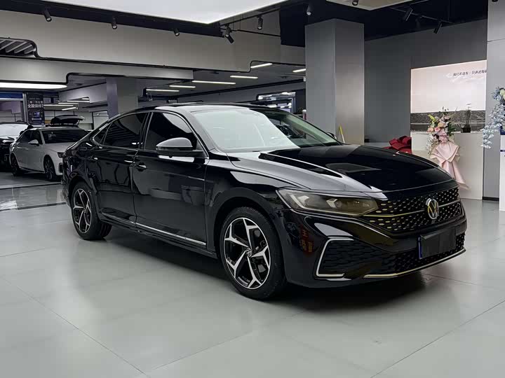 Фото 1 - Volkswagen Passat