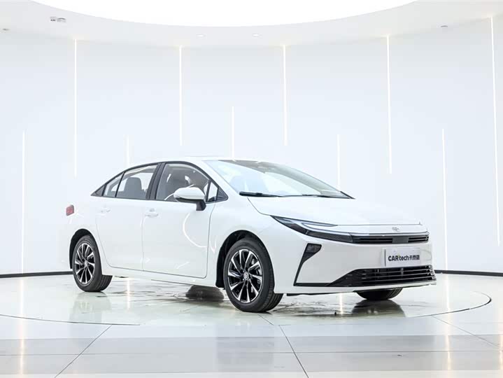 Фото 2 - Toyota Corolla