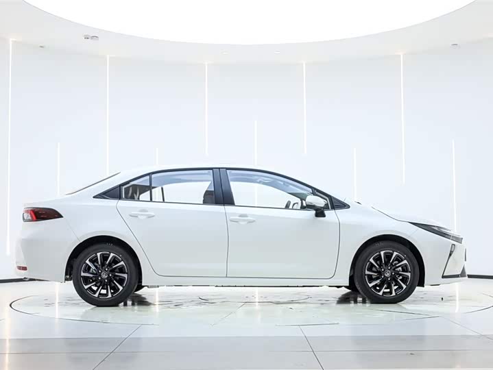 Фото 4 - Toyota Corolla