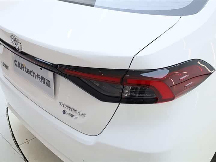 Фото 9 - Toyota Corolla