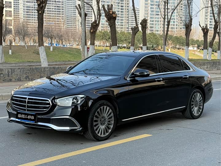 Фото 1 - Mercedes-Benz E-Class