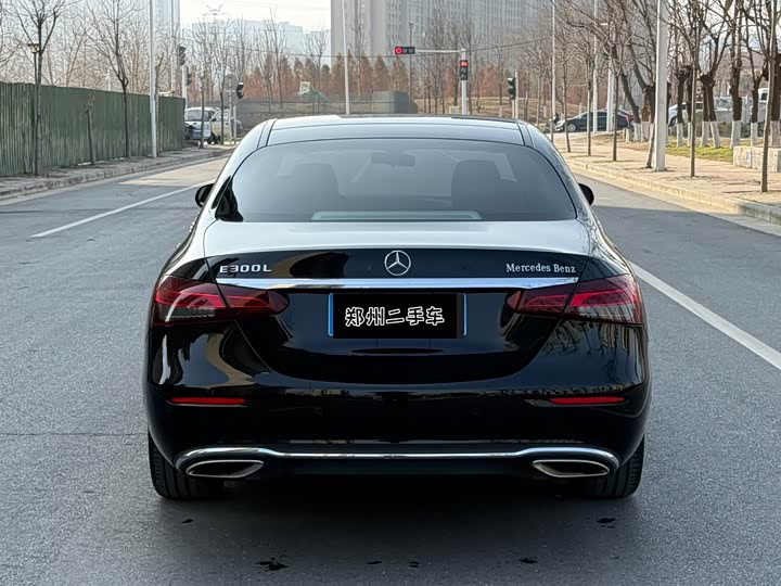 Фото 5 - Mercedes-Benz E-Class