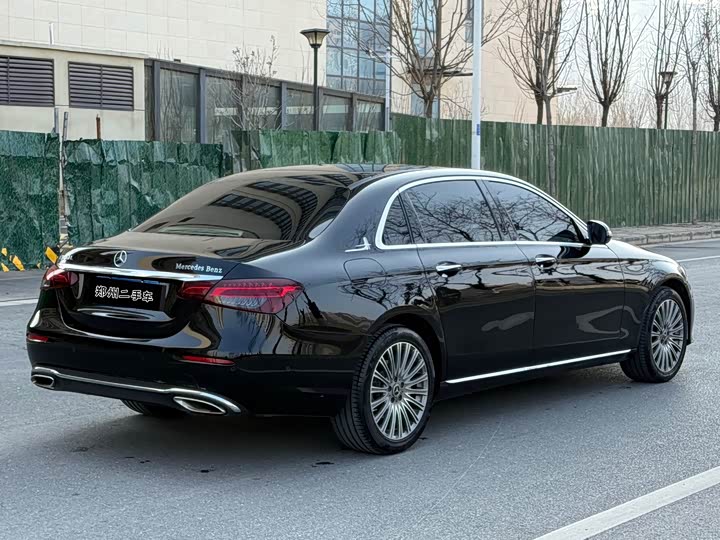 Фото 6 - Mercedes-Benz E-Class