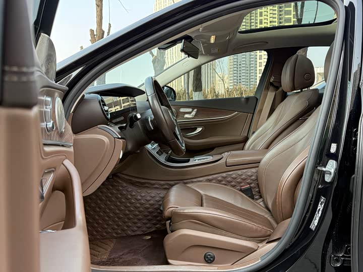 Фото 7 - Mercedes-Benz E-Class