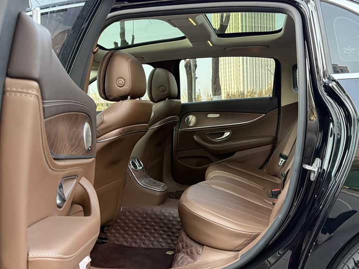 Фото 9 - Mercedes-Benz E-Class