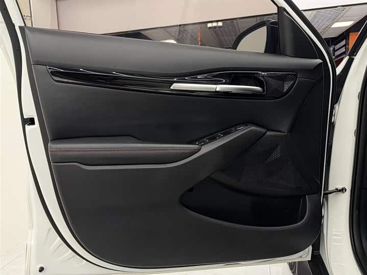 Фото 9 - Kia KX3