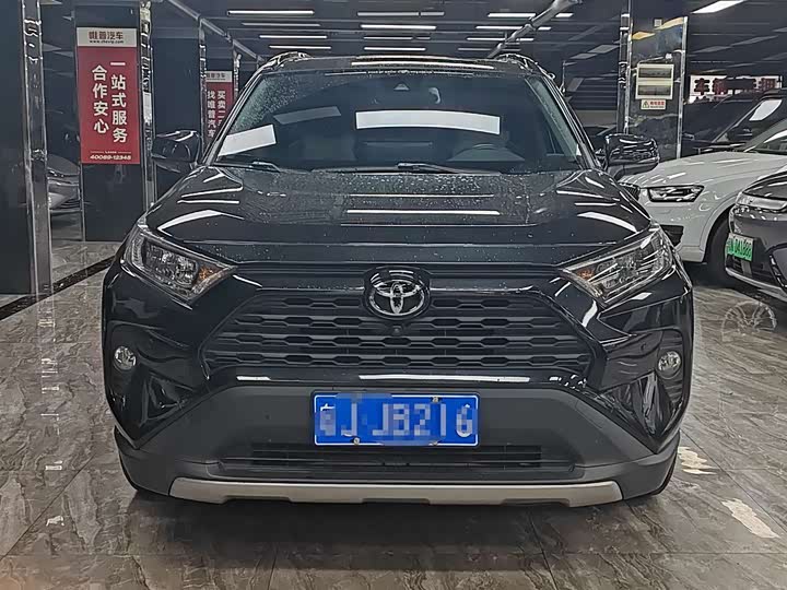 Photo 2 - Toyota RAV4