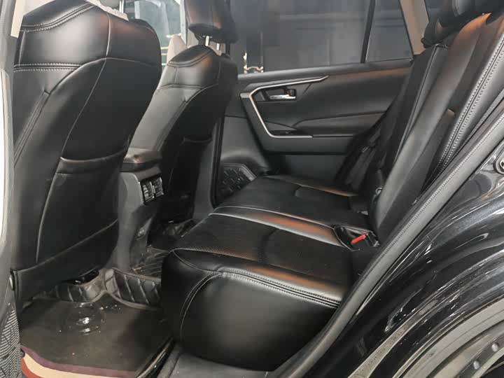 Photo 6 - Toyota RAV4