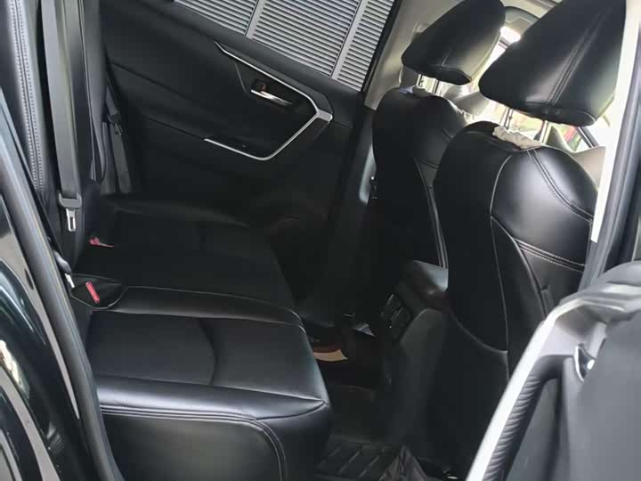 Photo 9 - Toyota RAV4