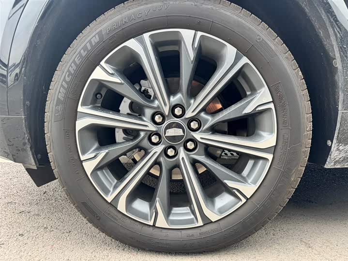 Фото 8 - Cadillac XT5