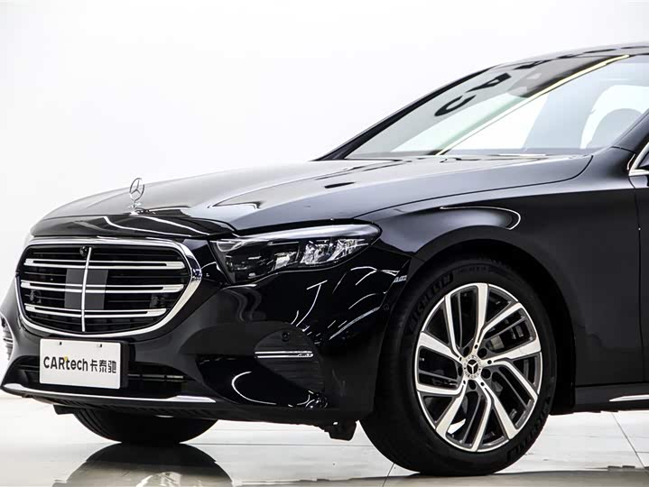 Фото 7 - Mercedes-Benz E-Class