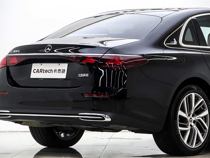 Фото 8 - Mercedes-Benz E-Class