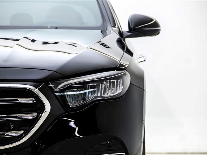 Фото 9 - Mercedes-Benz E-Class