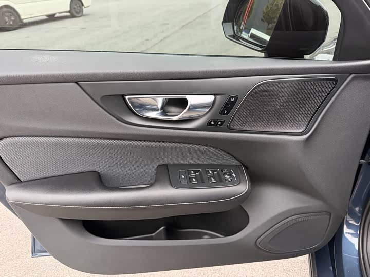 Фото 8 - Volvo S60