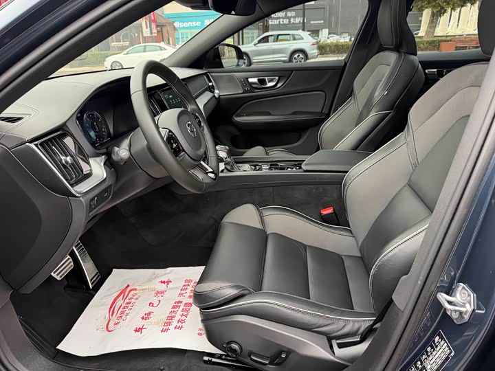 Фото 9 - Volvo S60