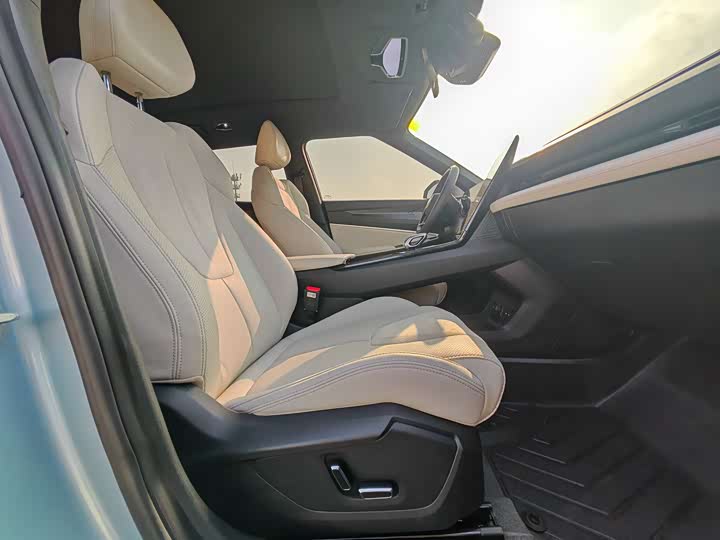 Фото 7 - Geely Atlas