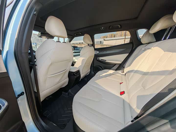 Фото 9 - Geely Atlas