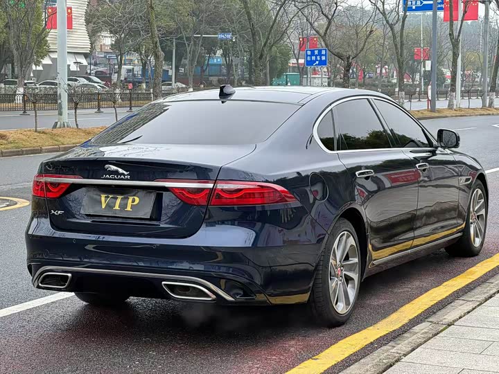 Photo 7 - Jaguar XF L