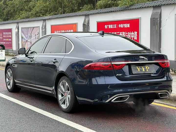 Photo 9 - Jaguar XF L