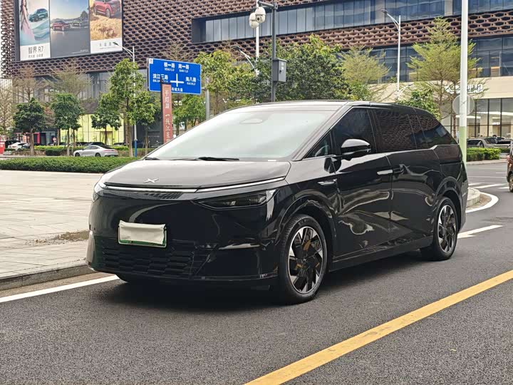 Фото 1 - XPeng X9