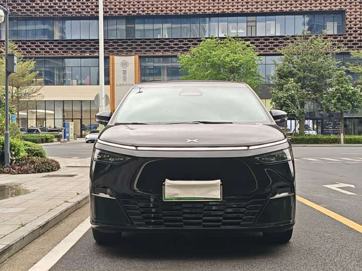 Фото 2 - XPeng X9