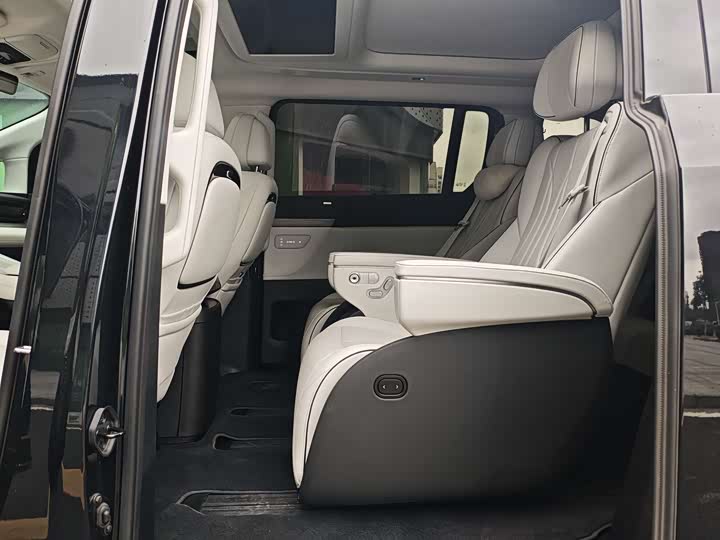 Фото 6 - XPeng X9