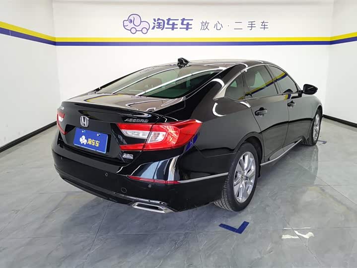 Фото 3 - Honda Accord