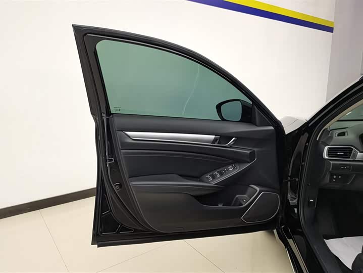 Фото 7 - Honda Accord