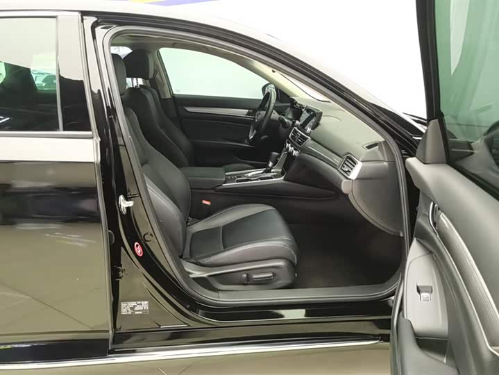 Фото 8 - Honda Accord