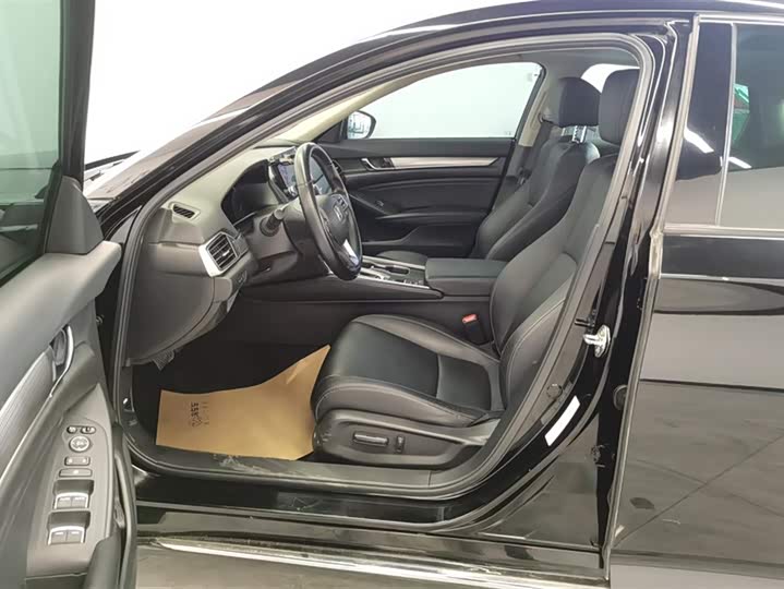 Фото 9 - Honda Accord