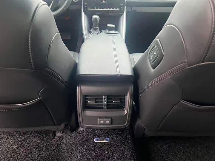 Photo 5 - Toyota Avalon