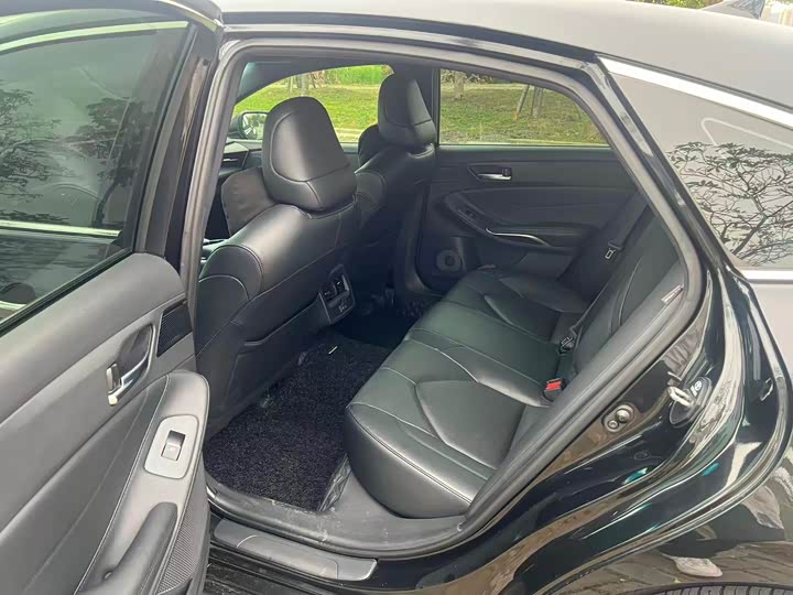 Photo 9 - Toyota Avalon