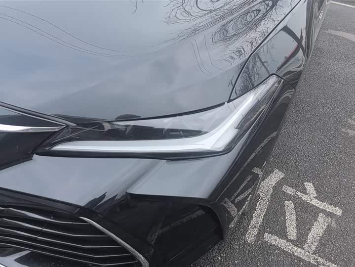 Photo 5 - Toyota Avalon