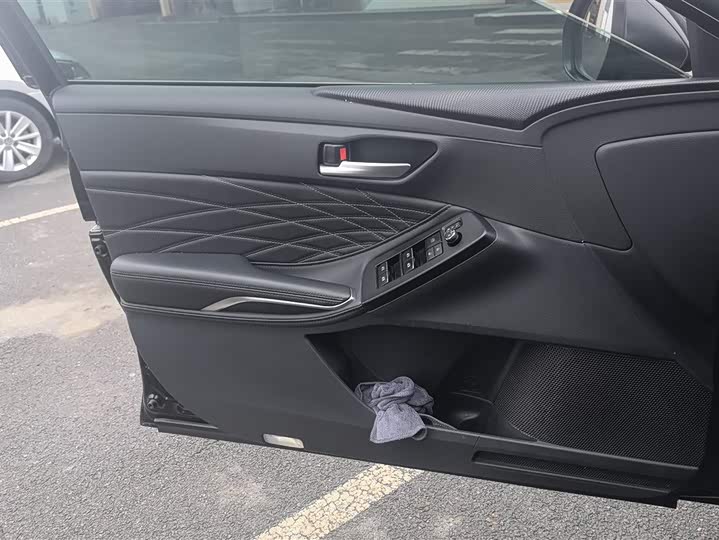 Photo 7 - Toyota Avalon