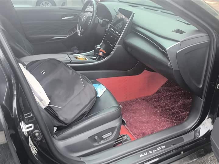 Photo 8 - Toyota Avalon