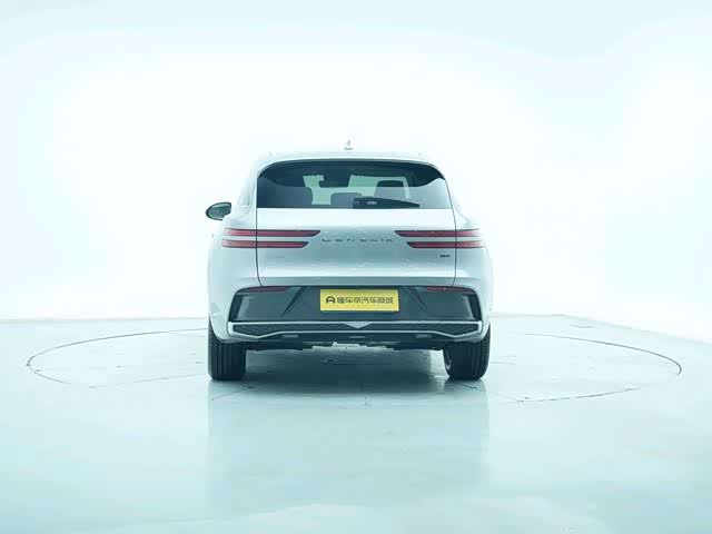 Фото 8 - Genesis GV70