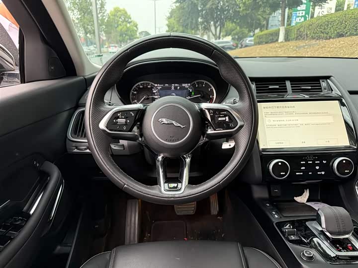 Фото 6 - Jaguar E-Pace