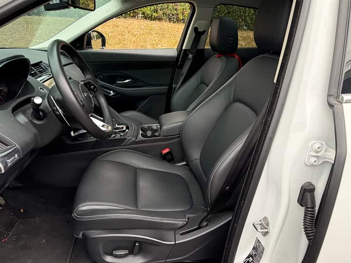 Фото 8 - Jaguar E-Pace