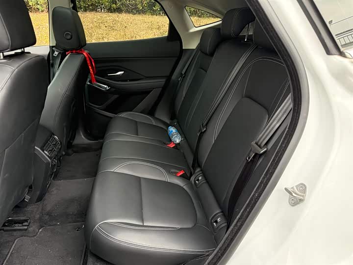 Фото 9 - Jaguar E-Pace