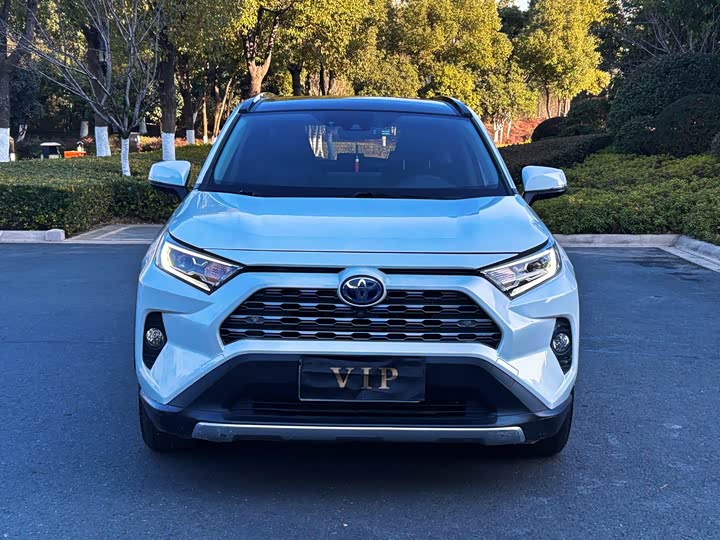 Фото 1 - Toyota RAV4