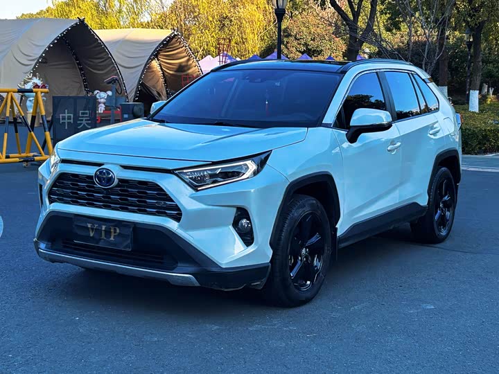 Фото 2 - Toyota RAV4