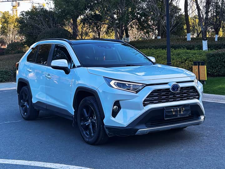 Фото 3 - Toyota RAV4