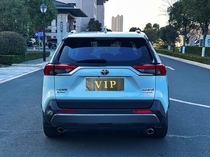 Фото 7 - Toyota RAV4