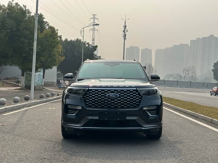 Фото 2 - Ford Explorer