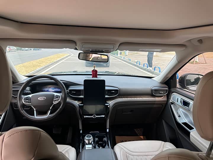 Фото 6 - Ford Explorer