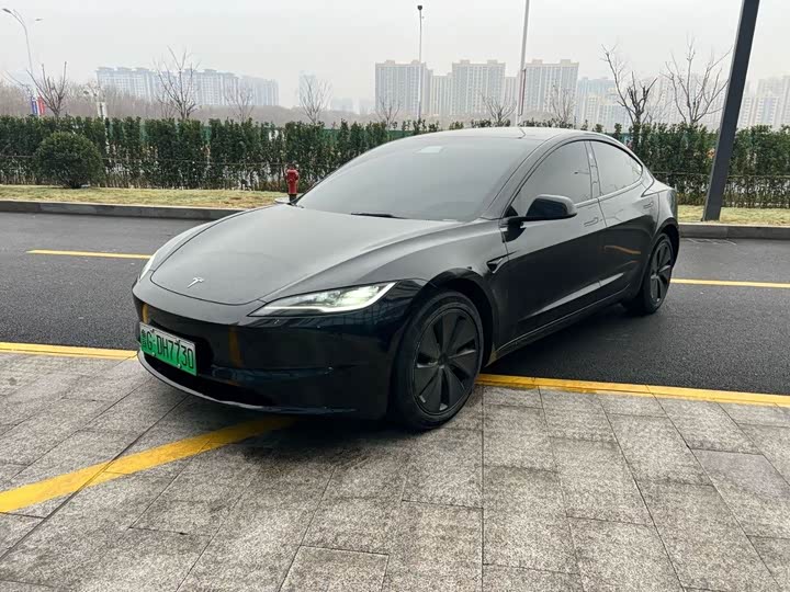 Фото 1 - Tesla Model 3