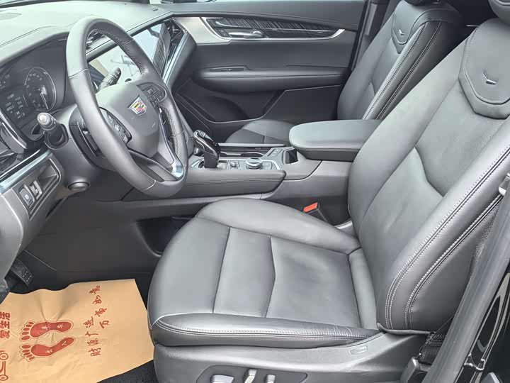 Фото 6 - Cadillac XT6