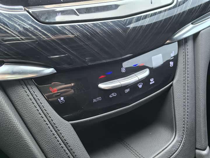 Фото 9 - Cadillac XT6