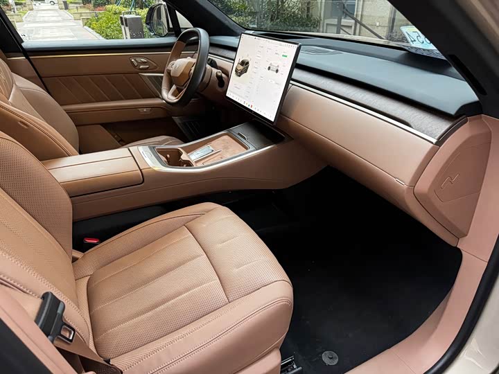 Фото 8 - Nio Onvo L90